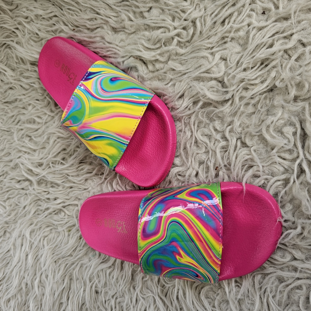 Rouge Vibrant Fuchsia Sandals